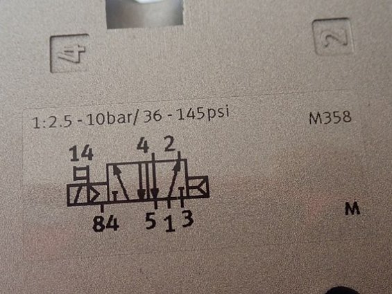 Распределитель FESTO VUVS-L25-M52-AD-G14-F8 575501 M358 -10C...+60C