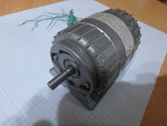 Электродвигатель ТИП АВЕ-041-4МУ3 50Hz 220V 16W1300ОБ/МИН ТУ16-510.326-75 1982г вес-1.4кг