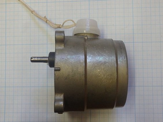 ЭЛЕКТРОДВИГАТЕЛЬ АСИНХРОННЫЙ тип Д-219П1 n=5min-1 Uв/Uн=127/12V 50Hz 12VA ЭРГО 1985