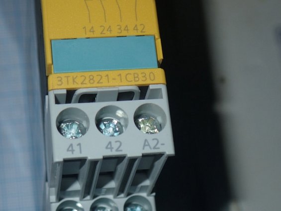 Реле безопасности SIEMENS 3TK2821-1CB30 Made in Germany