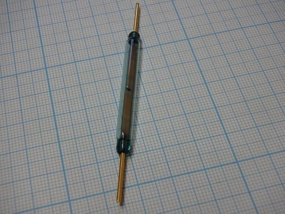 Контакт магнитоуправляемый КЭМ-1 гр Б герметизированный геркон ОДО.360.037ТУ