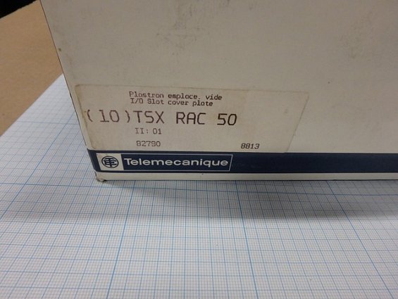 Крышка заглушка TSX RAC 50 (10) W4 0889031 TELEMECANIQUE для разъема входа выхода