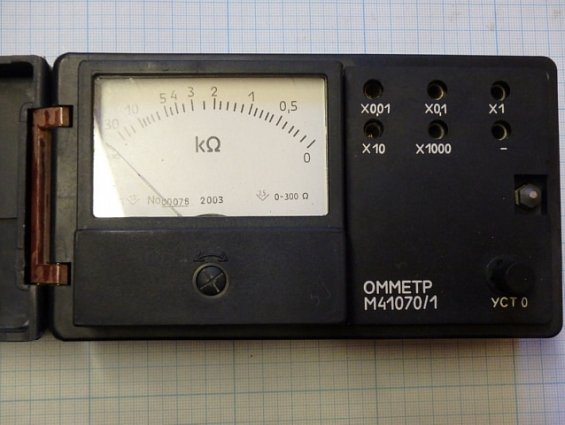 Омметр стрелочный переносной М41070/1 М41070-1 для измерения электрического сопротивления 0-30МОм