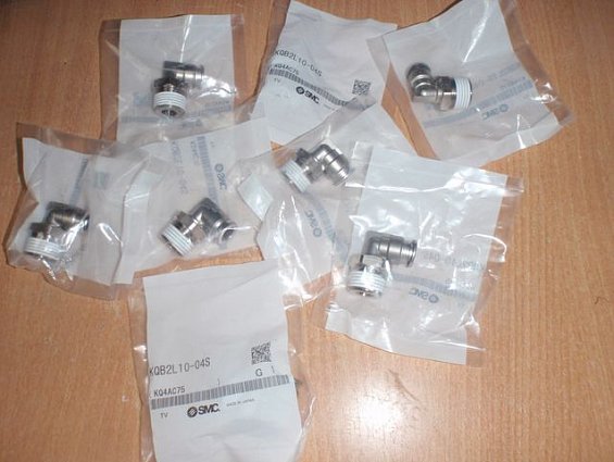 Соединение быстроразъемное угловое smc kQb2L10-04s r1/2"-10.0mm