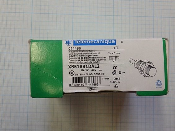 Датчик индуктивный Telemecanique XS518B1DAL2 (старая марка XS1M18DA210) В КОРОБКЕ