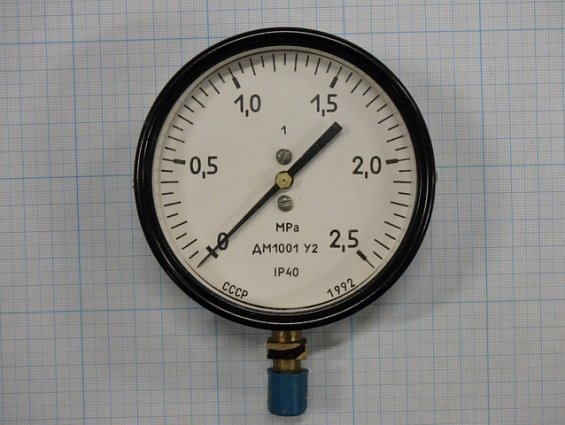 Манометр показывающий ДМ1001 У2 пр.изм.0-2,5МРа.кл.т.1,0.1992г.в.