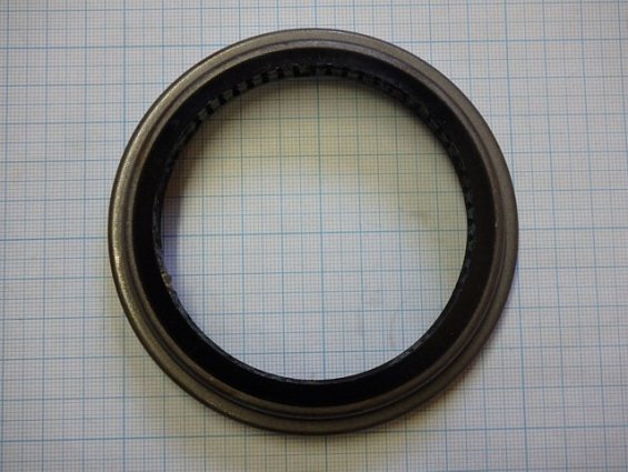 Сальник внутренний ступицы заднего колеса 8-94336-314-1 для автомобиля ISUZU ELF 1992г.в.