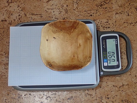 Чаша из ствола березы пропитка льняным маслом вес-0.6кг габаритный размер-230х230х120мм