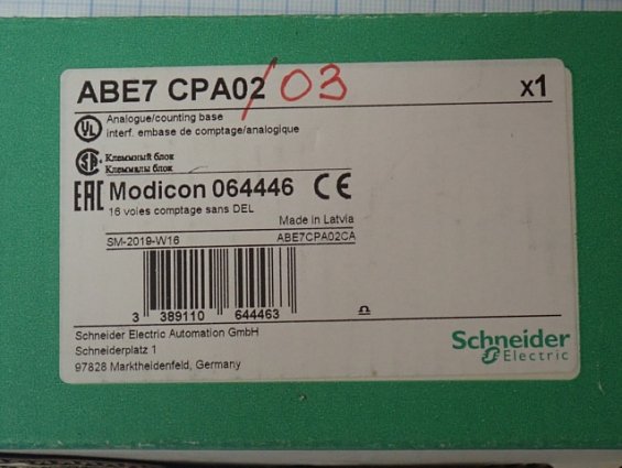 Клеммный блок Schneider Electric ABE7-CPA03 Modicon BASE 8 ANALOG CHANEL Made in Latvia