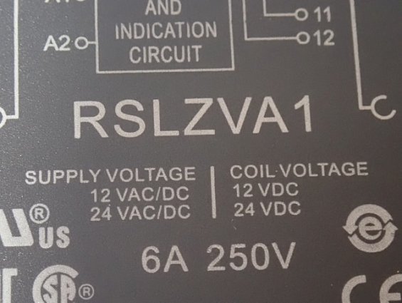 Розетка Schneider Electric RSLZVA1 бывшая в употреблении ПОЧТИ НОВАЯ