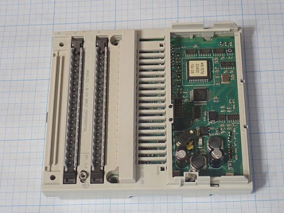 Модуль Schneider Electric 170AAI03000 БЫВШИЙ В УПОТРЕБЛЕНИИ