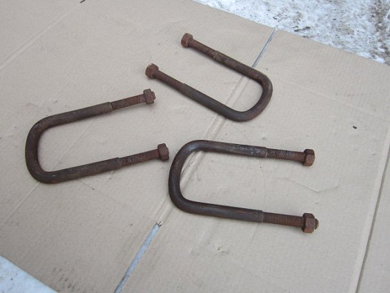 Стремянка рессорная с гайками для автомобиля Митцубиши Кантер MITSUBISHI CANTER