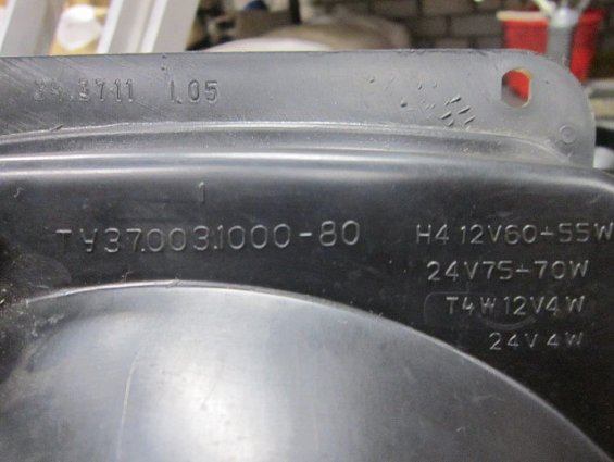 Фара автомобильная 34.3711 ГАЗ-3102 МАЗ без рассеивателя стекла h4 12V60+55W 24V75+70W