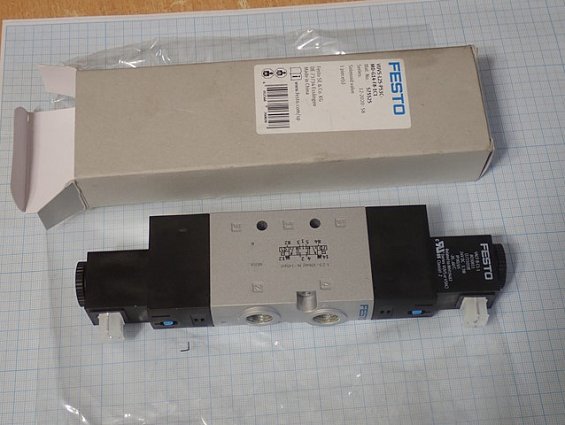 Пневмораспределитель FESTO VUVS-L25-P53C-MD-G14-F8-1C1 575525 две катушки соленоиды =24VDC 3.3W VACF