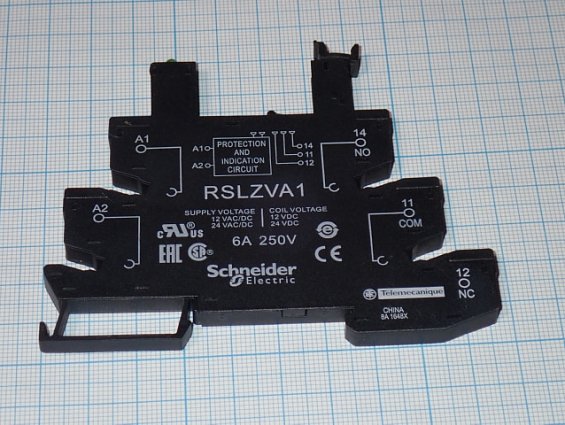 Розетка Schneider Electric RSLZVA1 бывшая в употреблении ПОЧТИ НОВАЯ