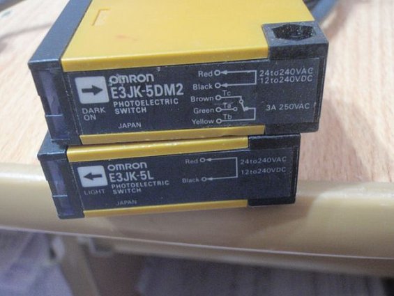Датчик фотоэлектрический комплект omron e3jk-5dm2 2879U dark on приемник + e3jk-5l 2489U light