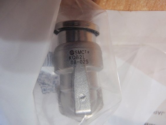 Соединение быстроразъемное угловое smc kQb2L08-02s r1/4"-8.0mm угловой штекер фитинг