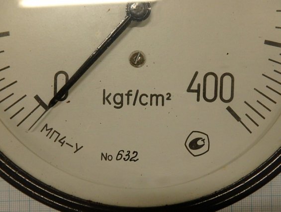 Манометр МП4-У 0-400kgf/cm2 кл.т.1.5 диаметр корпуса Ф160мм IP40 М20х1.5 РШ У2 корпус-сталь