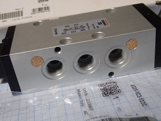 Распределитель CAMOZZI 454-015-22 Made in Italy