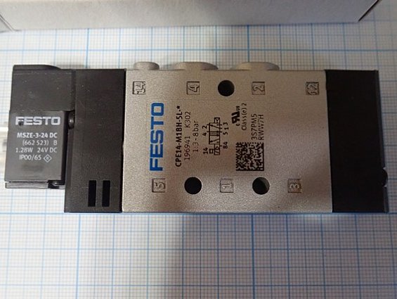 Пневмораспределитель FESTO CPE14-M1BH-5L-1/8 196941 3-8bar c катушкой соленоидом MSZE-3-24DC