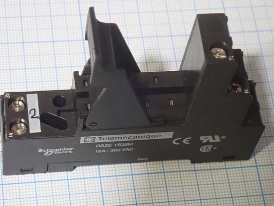Колодка RSZE 1S35M Telemecanique Schneider Electric 12A/300VAC Italy БЫВШИЙ В УПОТРЕБЛЕНИИ ПОЧТИ НОВ
