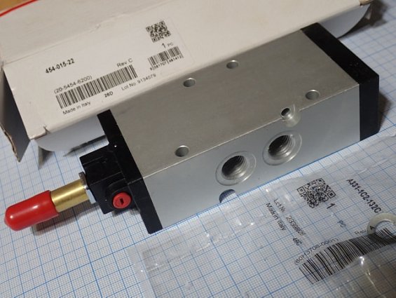 Распределитель CAMOZZI 454-015-22 Made in Italy