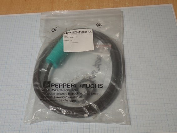 Индуктивный датчик PEPPERL+FUCHS NJ10-30GK-E2-T 10-30VDC 200mA