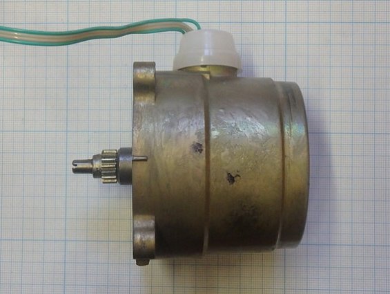 ЭЛЕКТРОДВИГАТЕЛЬ АСИНХРОННЫЙ тип Д-32П1 n=24min-1 Uв/Uн=127/12V 50Hz 12VA