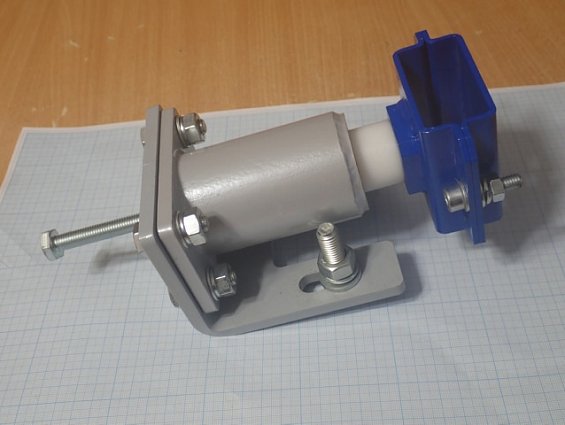 Держатель скребка ленточного конвейера