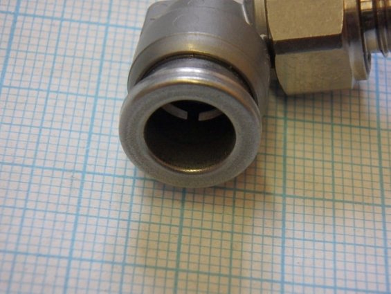 Соединение быстроразъемное угловое SMC KQB2L08-G01 r1/8"-8.0mm угловой штекер фиттинг fittings SMC