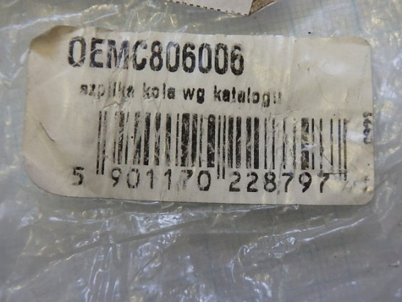 Гайка футорочная 3719123 OEMC806006 FUSO заднего правого колеса под балонный ключ квадрат 21мм.