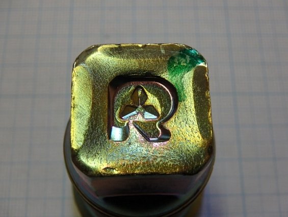 Гайка футорочная 3719123 OEMC806006 FUSO заднего правого колеса под балонный ключ квадрат 21мм.