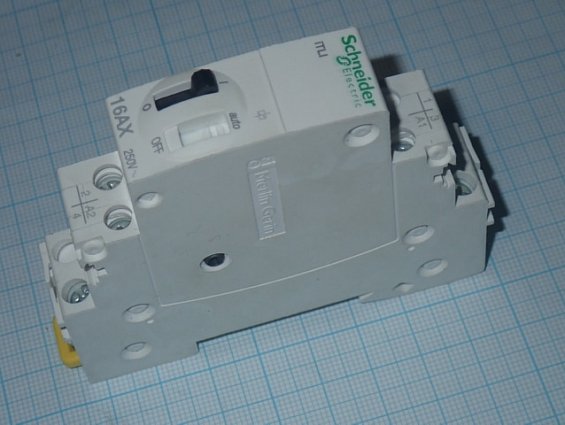 Импульсное реле iTLI Schneider Electric A9C30215 16A 48V