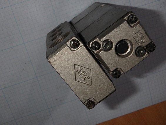 Пневмоклапан smc solenoid valve v4210 x23 dc24V бывший в употреблении