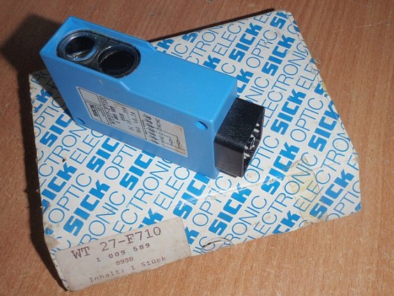 Датчик фотоэлектрический SICK WL27-F710 1009589 ПОДАВЛЕНИЕ ЗАДНЕГО ФОНА 10-30VDC
