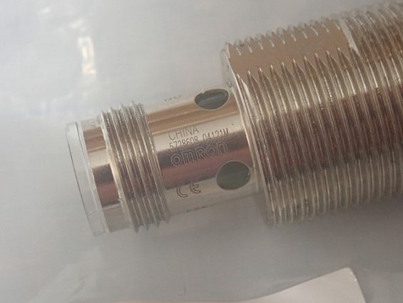 Индуктивный датчик Omron E2A-M18LS08-M1-B1 без крепежных гаек M18