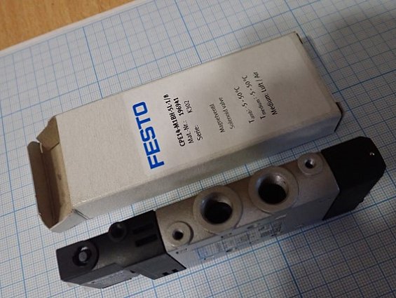 Пневмораспределитель FESTO CPE14-M1BH-5L-1/8 196941 3-8bar c катушкой соленоидом MSZE-3-24DC