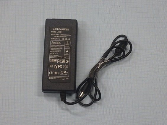 Блок питания ac/dc adapter LY2402 100-240V ~50/60Hz 1.6A OUTPUT:24V =2A импульсный