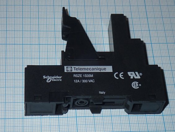Колодка RSZE 1S35M Telemecanique Schneider Electric 12A/300VAC Italy БЫВШИЙ В УПОТРЕБЛЕНИИ ПОЧТИ НОВ