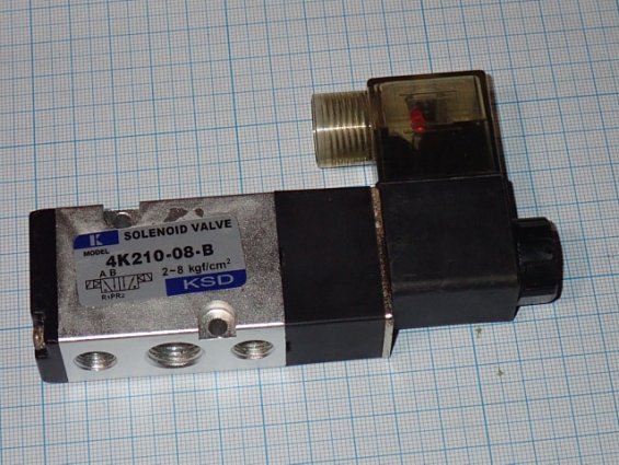 Распределитель KSD 4K210-08-B 24VDC ED100% 4.8W БЕЗ ОДНОГО УПЛОТНИТЕЛЬНОГО КОЛЬЦА БЕЗ ФИТИНГА ПИТАНИ