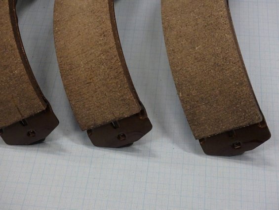 Колодки тормозные барабанные FN4434 JNBK 4шт комплект на два передних колеса