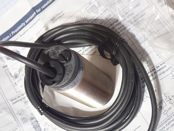Индуктивный датчик Telemecanique XSAV11801 24...240V
