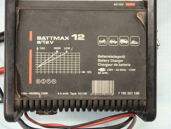 Зарядное устройство BOSCH BATTMAX 12А 6V/12V 7780301140 230V 50/60Hz 170W БЫВШЕЕ В УПОТРЕБЛЕНИИ ТЕХН