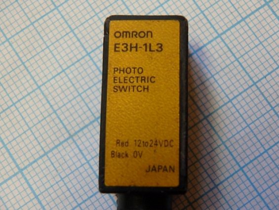 Датчик фотоэлектрический миниатюрный E3H-1L3 12 to 24 VDC OMRON (БУ)