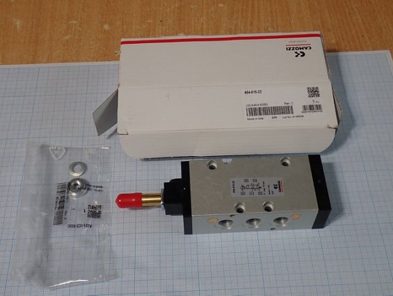 Распределитель CAMOZZI 454-015-22 Made in Italy