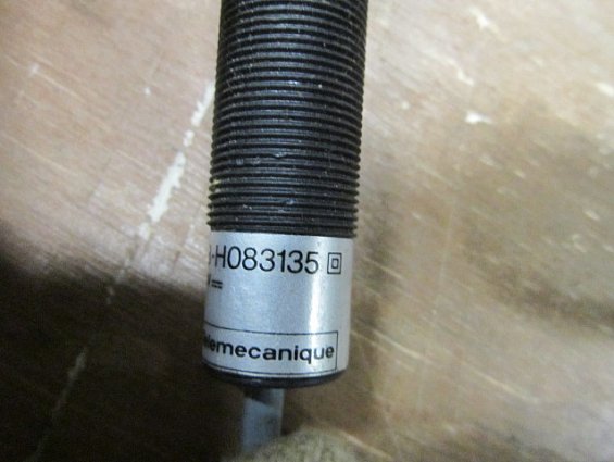 Датчик фотоэлектрический xub-h083135 xu5p18pp340 12-24V photoelectric sensor