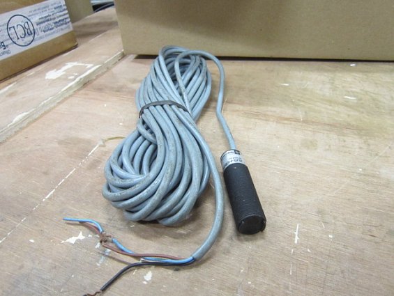 Датчик фотоэлектрический xub-h083135 xu5p18pp340 12-24V photoelectric sensor