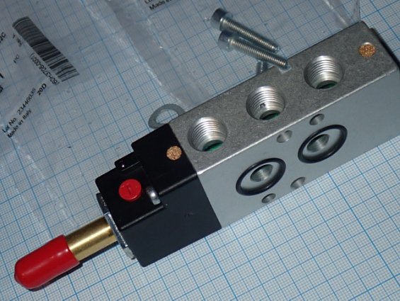 Пневмораспределитель CAMOZZI NA54N-15-02 Made in Italy
