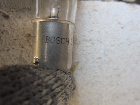 Лампа BOSCH ba15s 24VR5W 5W E1 26C 310 1987302510 5627-OSRAM автомобильная габаритных огней Лампа BOSCH ba15s 24VR5W 5W E1 26C 310 1987302510 5627-OSRAM автомобильная габаритных огней